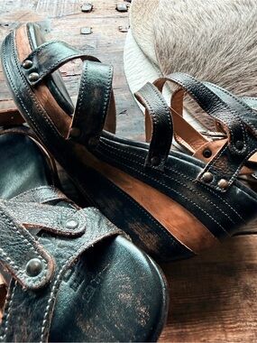Like New Bed|Stu Platform wedge Sandals, black leather,  size 9.5